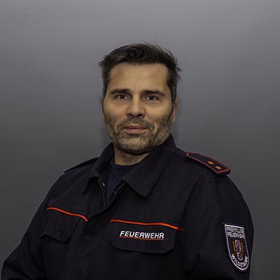 Jugendwart in Uniform